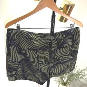 Ann Taylor shorts jacquard 10 inseam 4" packable heavy structured palm print EUC